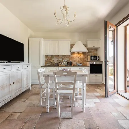 Dom wakacyjny Ely House